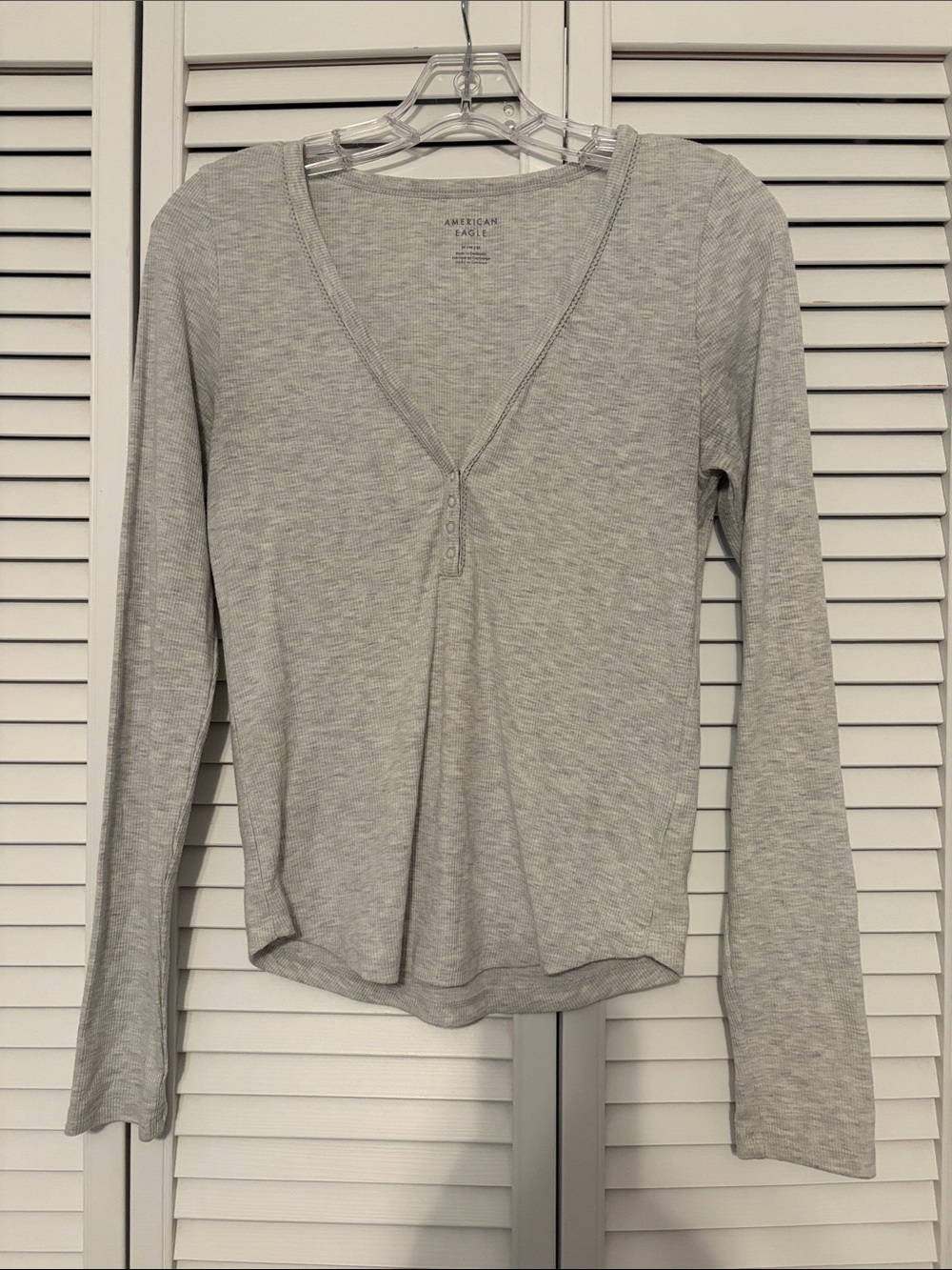 American Eagle Outfitters Heather Gray Long-Sleeve V-Neck Henley